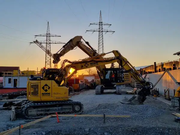 Baustelle mit zwei Röde Recycling Baggern in Traunstein